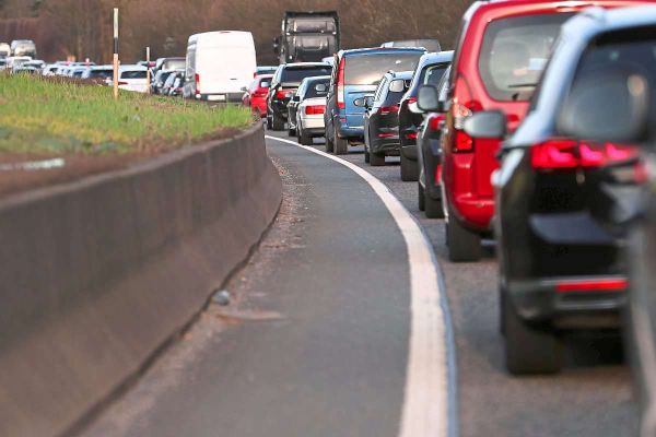 Change-my-View-Mit-dem-Auto-auf-der-Westrecke-ist-Stress-pur