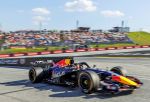 Wie die Formel 1 mit der Hitze in Spielberg umgeht: "Zwischen 12 und 15 Uhr ist die Sonne unerträglich" Am Wochenende gastiert die Königsklasse im Murtal. Fans, Fahrer, ein Ringmitarbeiter und eine Einsatzkraft berichten vom Kampf gegen die hohen Temperaturen: "Der Klassiker ist ein Sonnenstich"