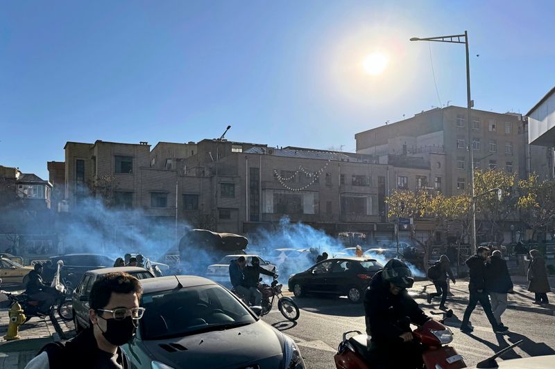 Berichte über 45 Tote bei Protesten im Iran, Mullahs schalten Internet ab