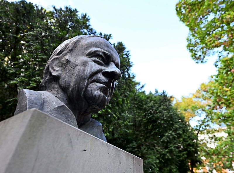 Behörde entfernte Büste von SOS-Kinderdorf-Gründer Hermann Gmeiner aus Wiener Park