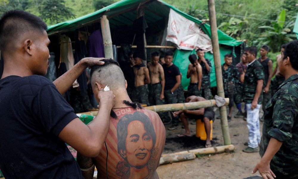 In Sicherheit in Wien statt im Dschungelkampf in Myanmar
