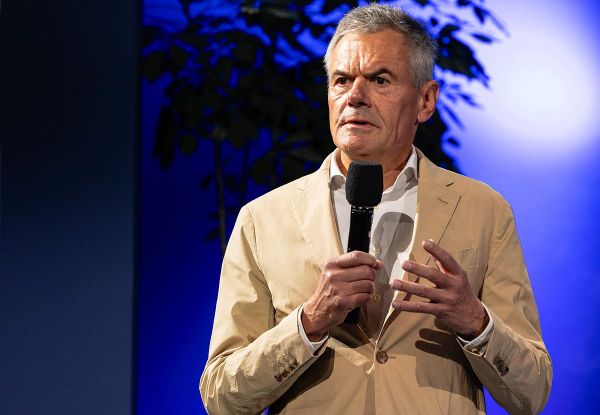 Medientage-Warum-Zeit-Mastermind-Rainer-Esser-auf-Delphine-setzt