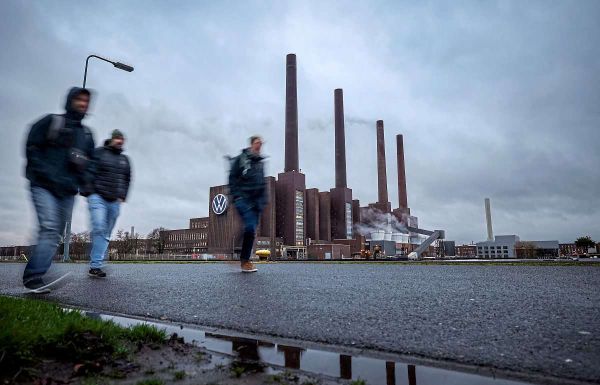 warnstreik-bei-vw-gewerkschaft-k-mpft-gegen-jobabbau-und-werksschlie-ungen