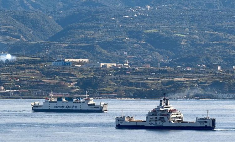 Wo seit jeher nur Schiffe die Städte Reggio Calabria und Messina miteinander verbinden, soll bald einmal eine Brücke diesen Dienst erledigen.