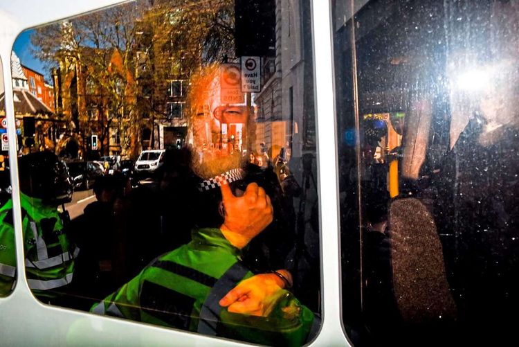 Julian Assange bei seiner Festnahme in London im Jahr 2019.