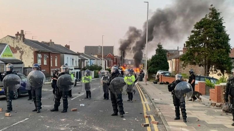 Randale nach tödlichem Messerangriff auf Kinder in England