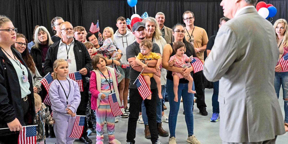 Trumps Flüchtlinge mit der bevorzugten Hautfarbe und ein "Genozid"-Vorwurf