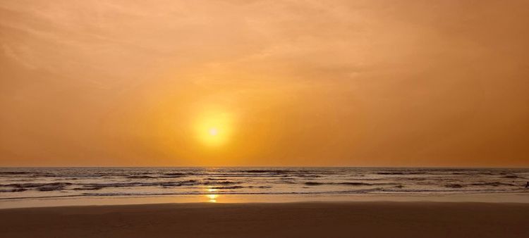 Sonnenuntergang, der an einen US Präsidenten erinnert, in Westindien im November 2023. 
