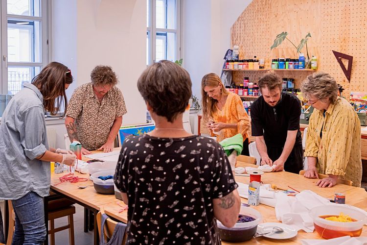 Färbeworkshop im Atelier der PensionistInnenklubs für die Stadt Wien
