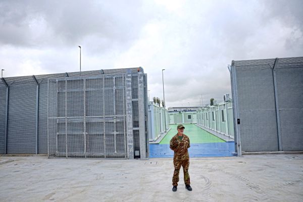 Asyleinrichtungen-auszulagern-wird-die-rechten-Kr-fte-nicht-schw-chen
