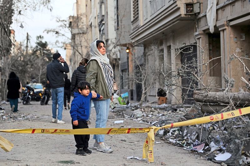 "Warten unter dem Tisch" – Schutzlos den Angriffen auf Teheran ausgeliefert