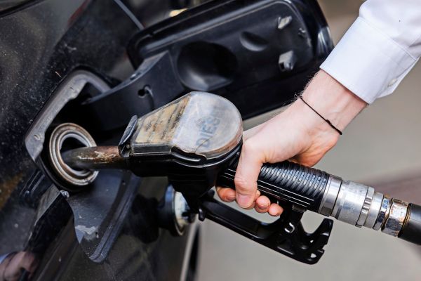 Diesel-kratzt-an-Zwei-Euro-Marke-erneute-Debatte-um-Spritpreisbremse