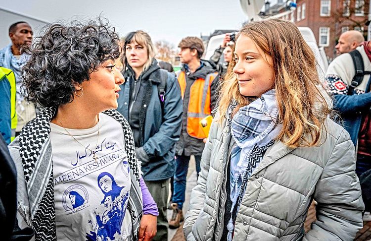 Greta Thunberg und die niederländisch-afghanische Aktivistin Sahar Shirzad.