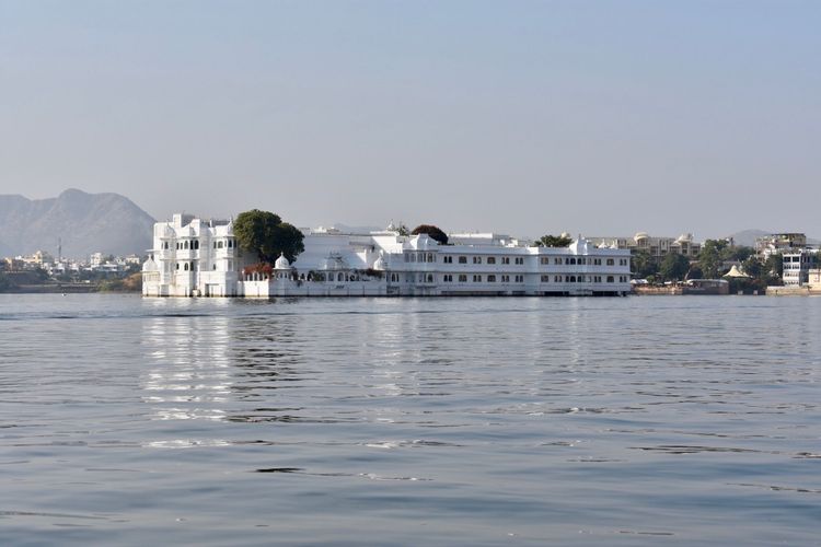 Das Lake Palace Hotels aus der Ferne