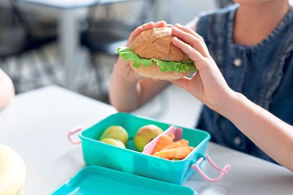 Gummizeug-in-der-gro-en-Pause-Wie-sich-Junkfood-auf-Kinder-auswirkt
