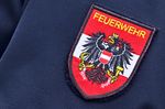 Auto in Krems in Bankfiliale gekracht