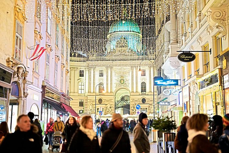 Weihnachtsbeleuchtung am Kohlmarkt, Wien.