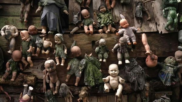 Die-schaurige-Geschichte-der-Puppeninsel-von-Mexiko-Stadt