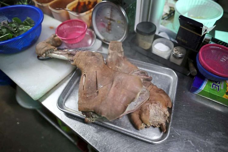 Gekochtes Hundefleisch in einem Restaurant in Hwaseong.