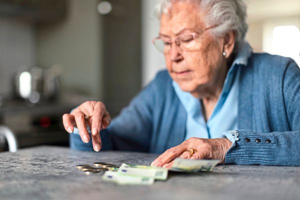 Budget-Armutskonferenz-warnt-vor-mehr-Frauenarmut-und-Abh-ngigkeit