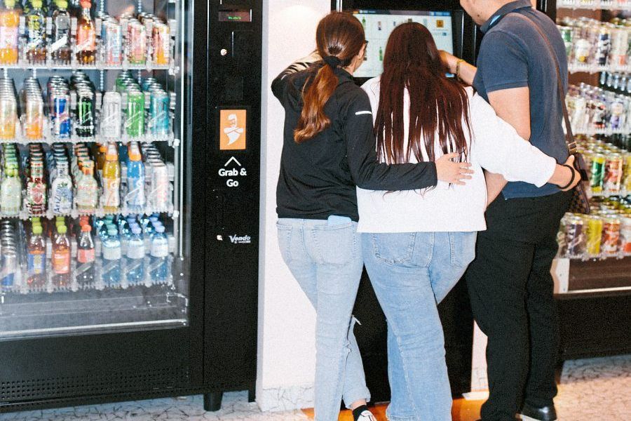 Eistee, Gummizeug, Sextoys: Ein Abend im Automatensupermarkt -  Gewerbeimmobilien - derStandard.at  Immobilien