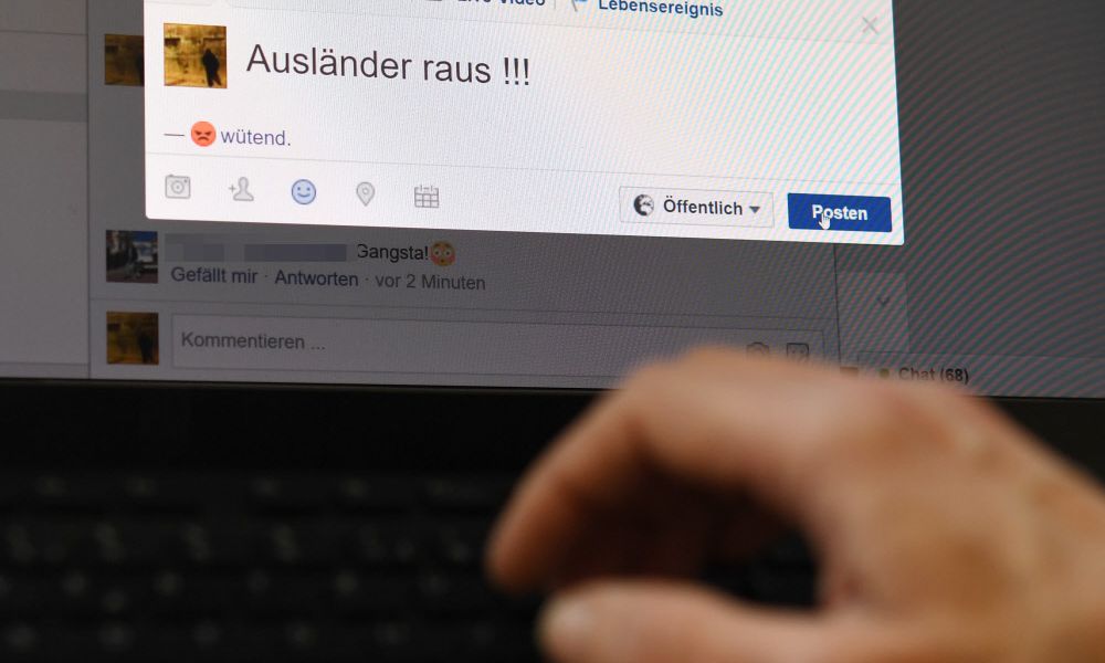 Rassistische Kommentare werden fast immer unter echtem Namen gepostet - Vimarsana News