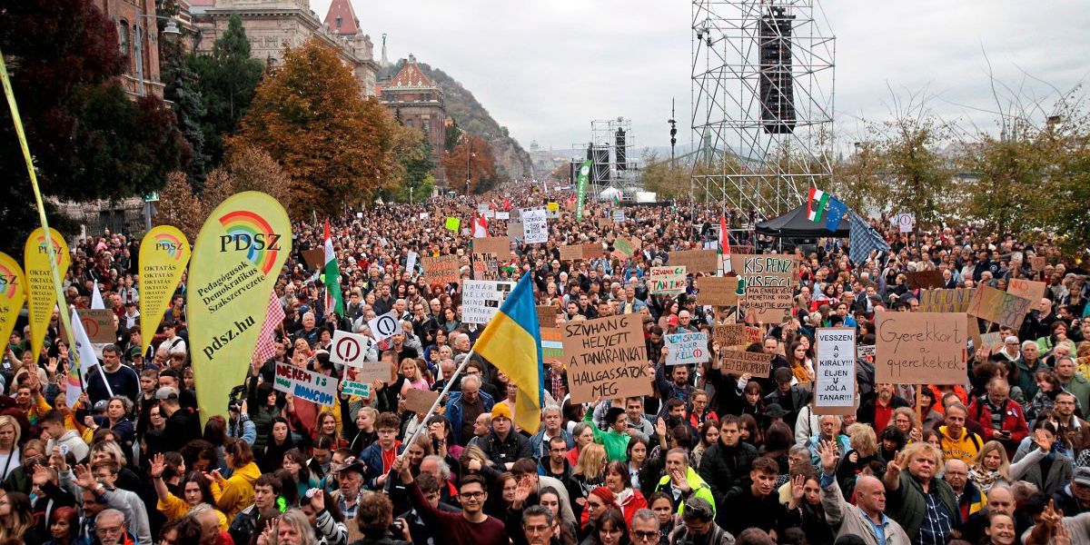 80.000 Demonstrierten In Budapest Gegen Premier Orbán - Ungarn ...