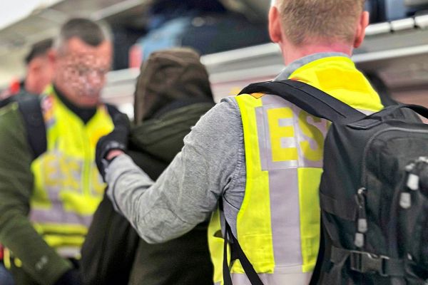 20-Menschen-aus-Deutschland-nach-Afghanistan-abgeschoben