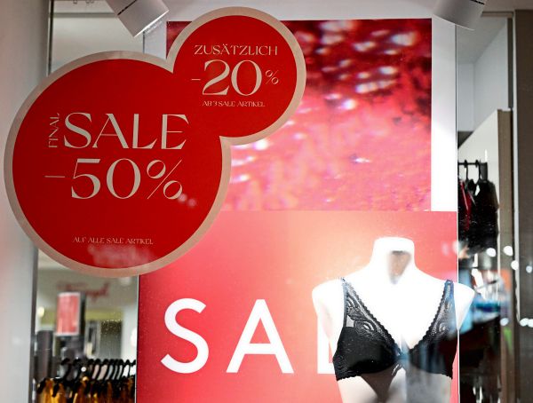 Billig-billiger-am-billigsten-Ich-bin-jetzt-Rabattj-gerin