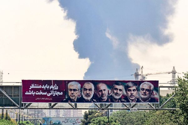 Die-St-rke-des-iranischen-Regimes-war-eine-Illusion-und-Selbstl-ge