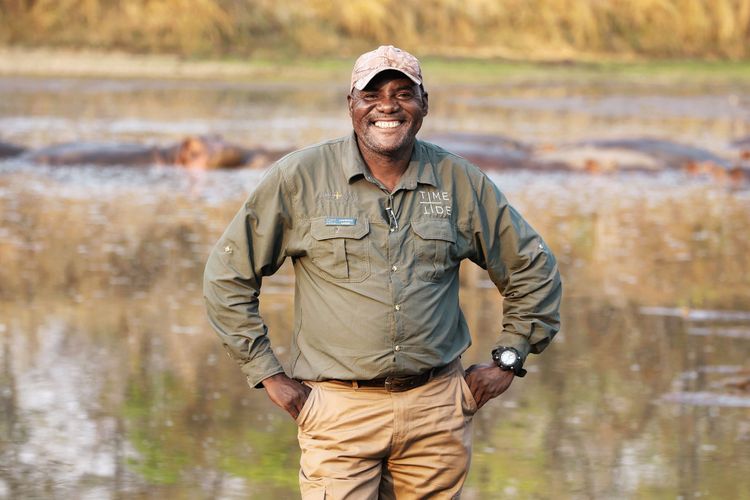 Seit 25 Jahren führt Lawrence Banda Menschen zu Fuß zur Wildtierbeobachtung.