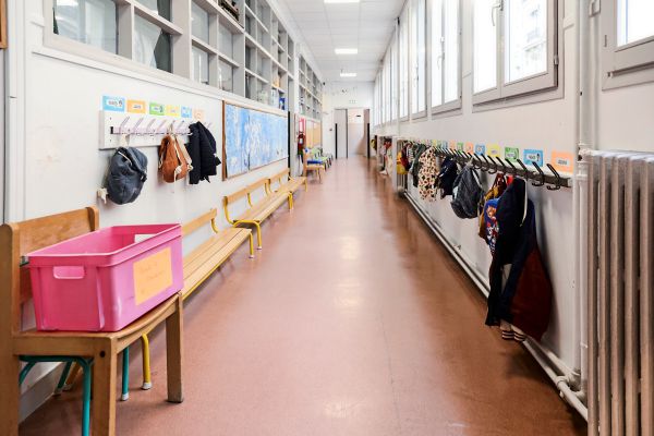 Skandal-um-sexuelle-Gewalt-an-Pariser-Kinderg-rten-16-Festnahmen