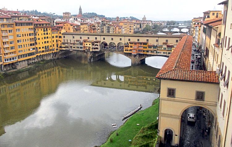 Die Ponte Vecchio in Florenz ist nur für Fußgänger zugänglich.