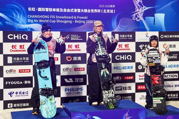 karrer-und-karl-mit-snowboard-podium-svancer-dritter-vermeulen-hinter-acht-norwegern-neunter