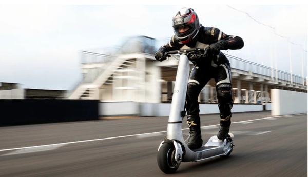 Bo-Turbo-E-Scooter-f-hrt-160-km-h-und-kostet-so-viel-wie-ein-Tesla