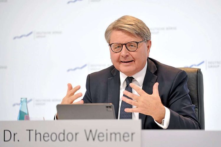 Börsenchef Theodor Weimer bei einer Pressekonferenz.