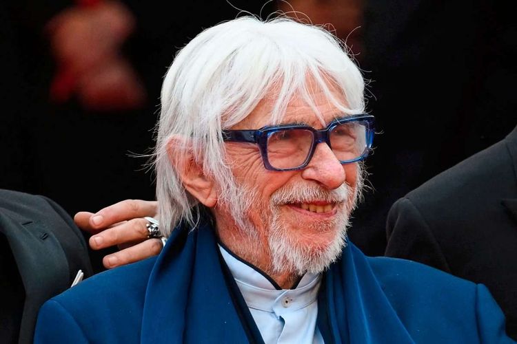 Ein weißhaariger Pierre Richard im Jahr 2023 bei den Filmfestspielen in Cannes.