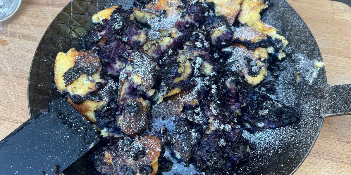 Kipferlschmarrn mit Schwarzbeeren