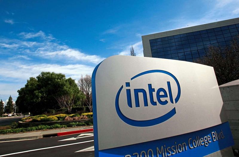 Prestigeprojekt liegt auf Eis: Streit um freigewordene Milliarden für Intel-Chipfabrik