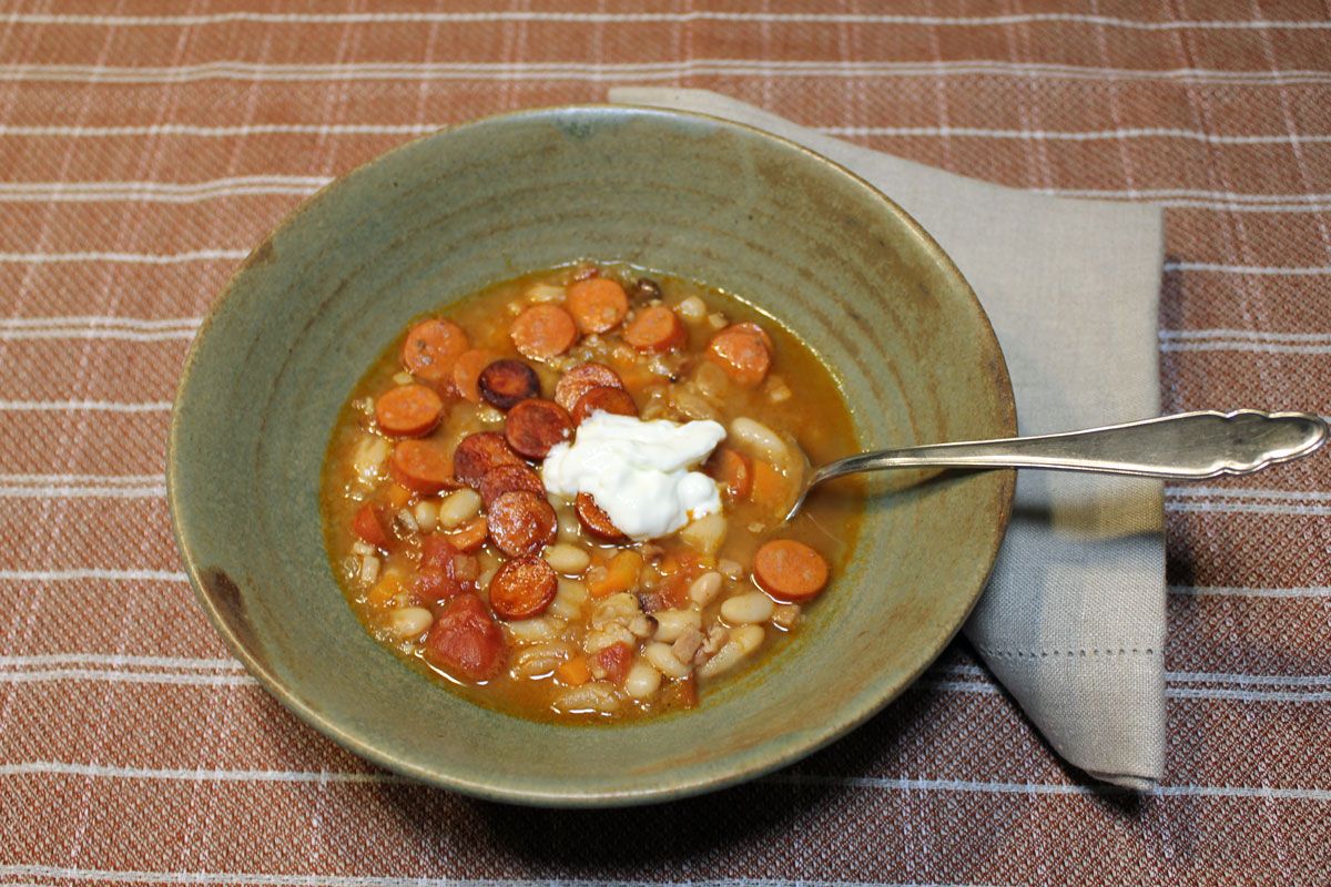 Rezept: Bohnensuppe mit Debrezinern - Vorspeisen &amp; Suppen - derStandard ...