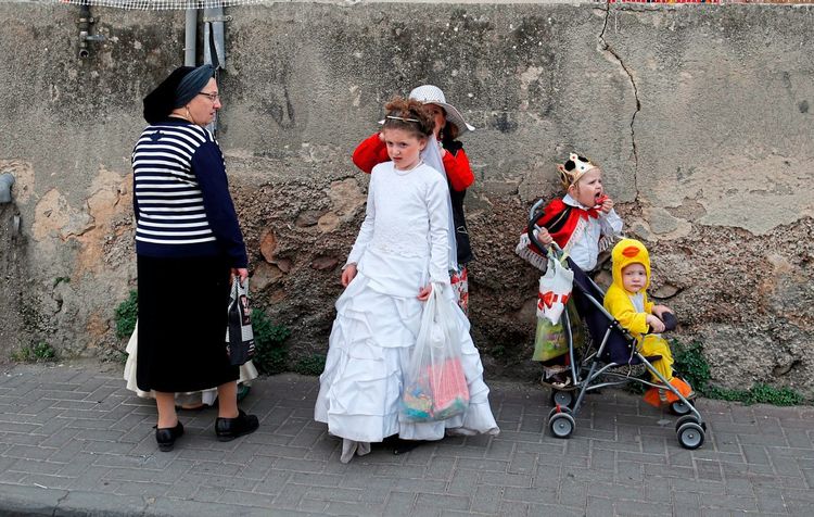 Kostüme, Feierlichkeiten und viel Alkohol: Purim-Trinken in Mea Shearim -  Nahost -  › International