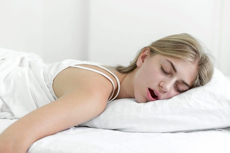 Mouth-Taping: Warum sich immer mehr Menschen beim Schlafen den Mund  zukleben