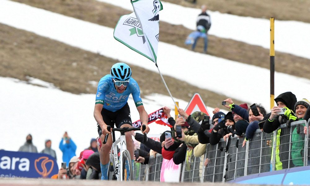 Cable car chaos at the Giro UCI wants to punish helicopter flights in