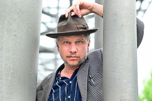 -Der-von-oben-Robert-Stadlober-muss-eine-Leiche-verschwinden-lassen