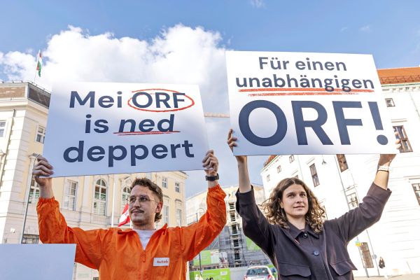 Demo-f-r-unabh-ngigen-ORF-vor-Kanzleramt-in-Wien