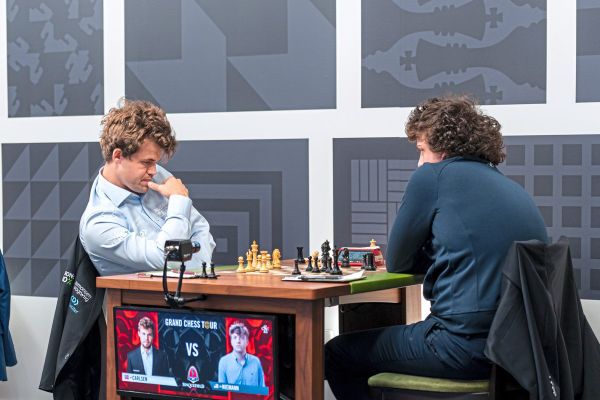 Schach-Eklat: Nach Schach-Eklat – Ermittlungen gegen Niemann und Carlsen