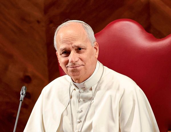 Papst-trifft-Transpersonen-zu-Mittagessen-im-Vatikan