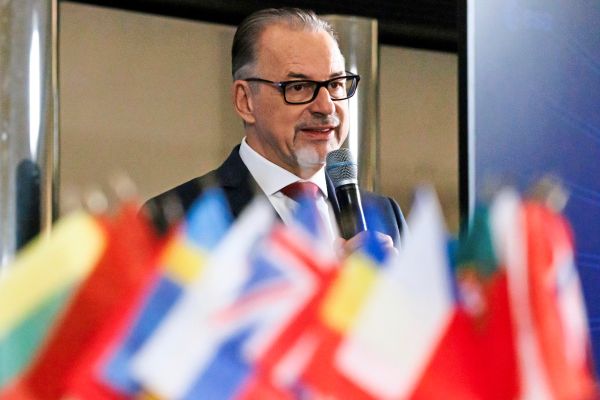 Esa-will-Europ-er-auf-dem-Mond-sehen-und-mit-den-USA-dar-ber-beraten