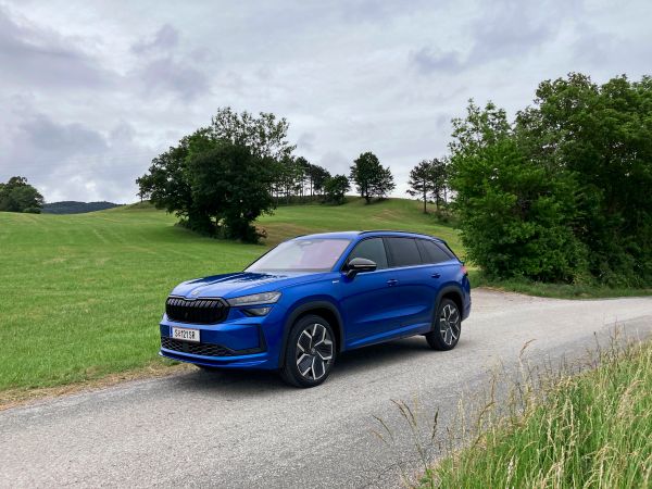 -koda-Kodiaq-einmal-ohne-und-einmal-mit-Fahrrad-hinten-drauf