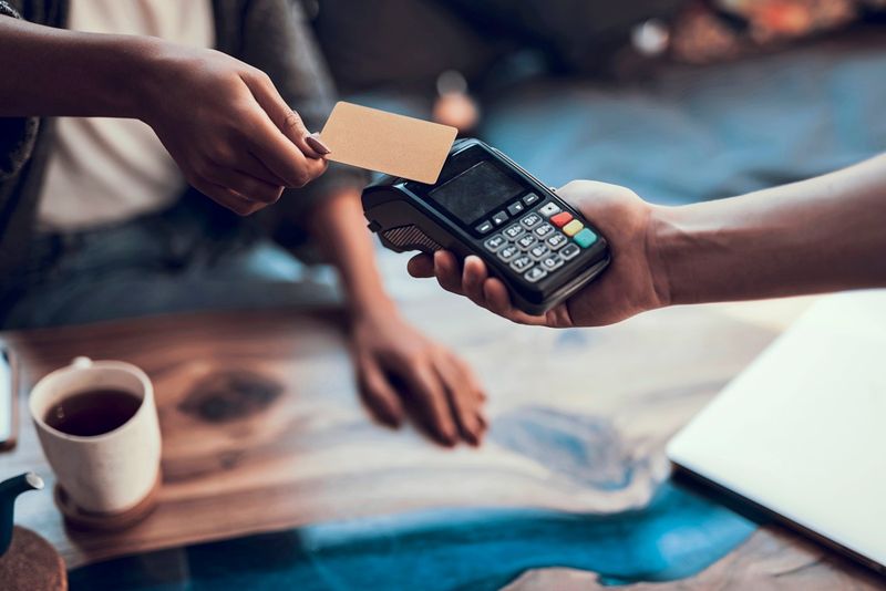 In Schweden wird kaum noch mit Bargeld bezahlt – was Österreich daraus lernen kann